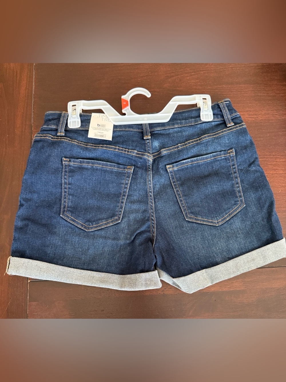 TIME & TRU 💙 DARK WASH CUFFED HEM MID-RISE DENIM SHORTS 💙 SIZE 10 🌟NWT🌟 - Picture 6 of 17